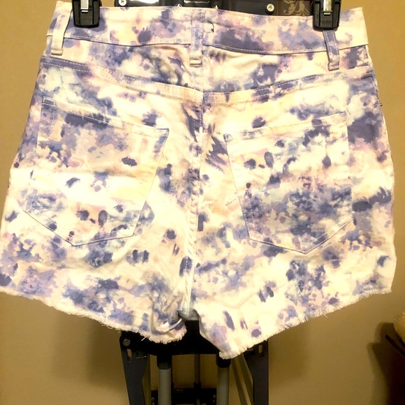 Juniors Shorts - Picture 2 of 3